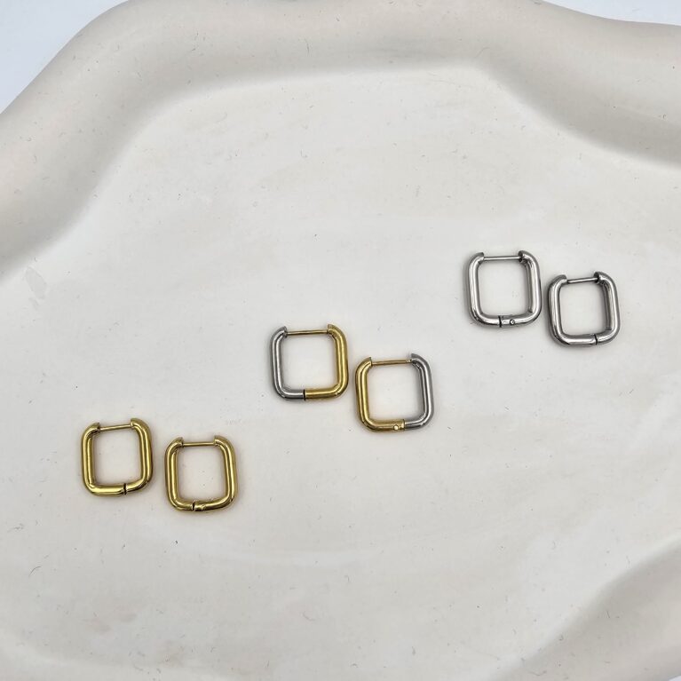 Σκουλαρίκι ανοξείδωτο ατσάλι 1.3χ1.3εκ επιπλατινωμένο και επιχρυσωμένο sk85