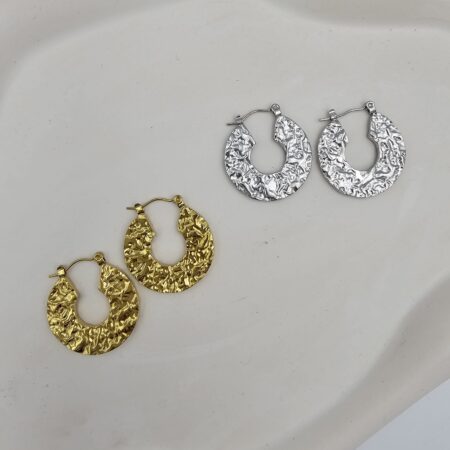 Σκουλαρίκι ανάγλυφο ανοξείδωτο ατσάλι επιπλατινωμένο και επιχρυσωμένο sk92