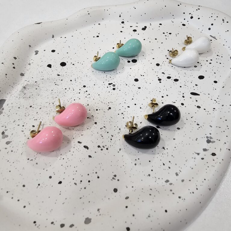 Σκουλαρίκι ακρυλικό 2.3εκ σταγόνα επιχρυσωμένο sk82