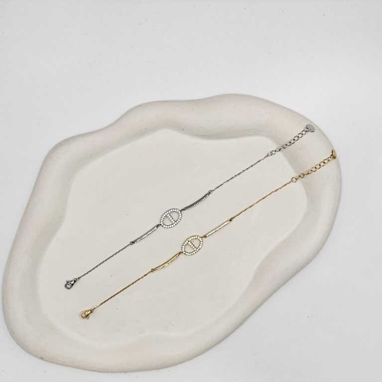 Bραχιόλι 'Θ' με ζιργκόν ανοξείδωτο ατσάλι επιπλατινωμένο και επιχρυσωμένο v116